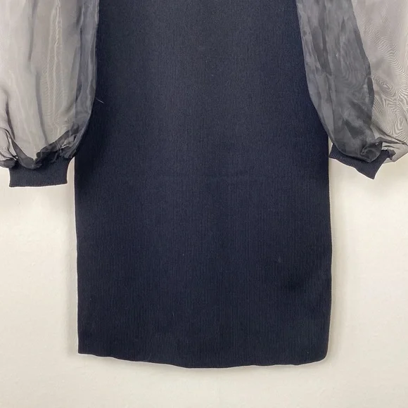 Black fitted dress with organza oversized sleeves - Picture 4 of 5